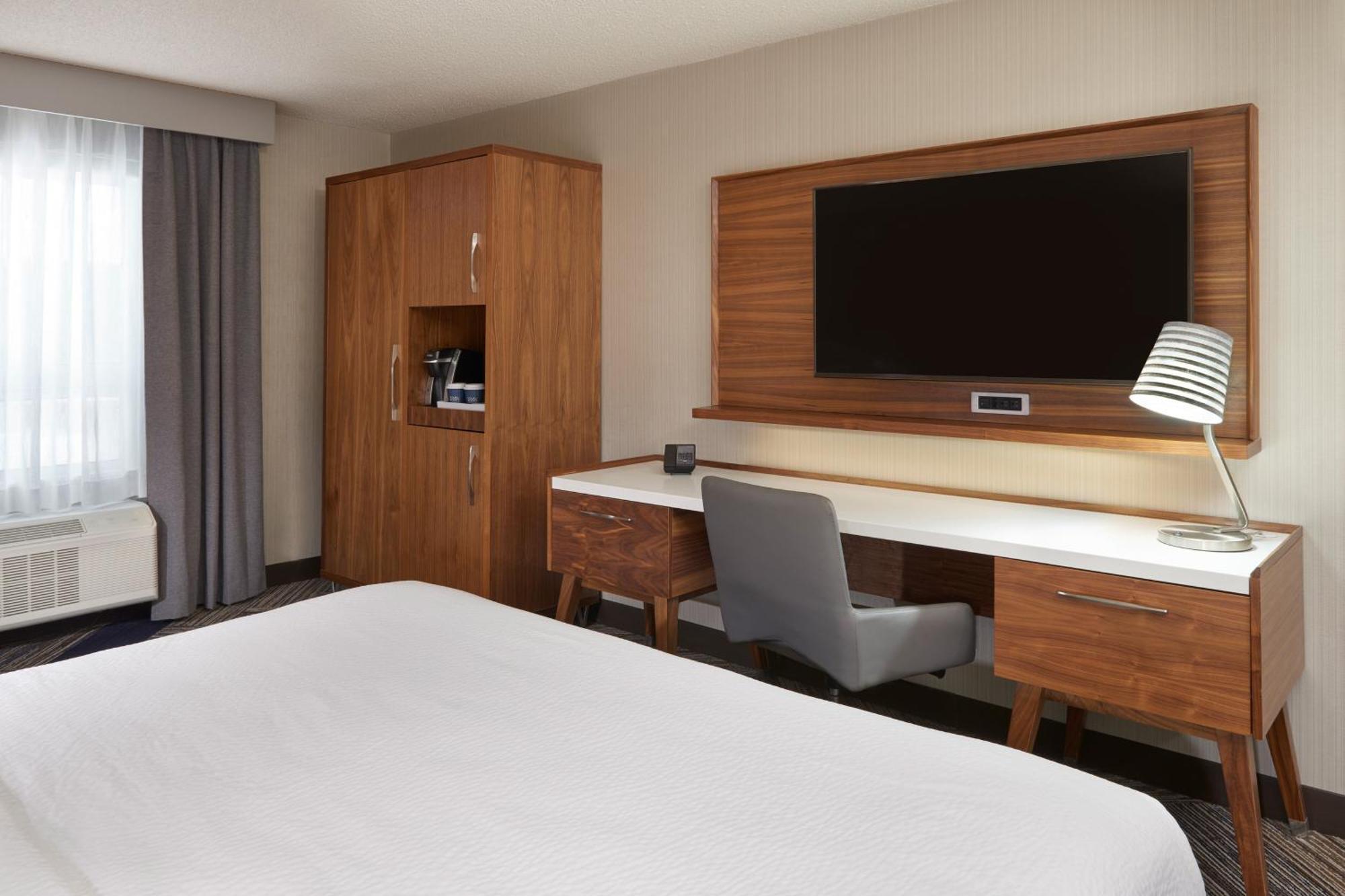 Four Points By Sheraton Hotel 4*